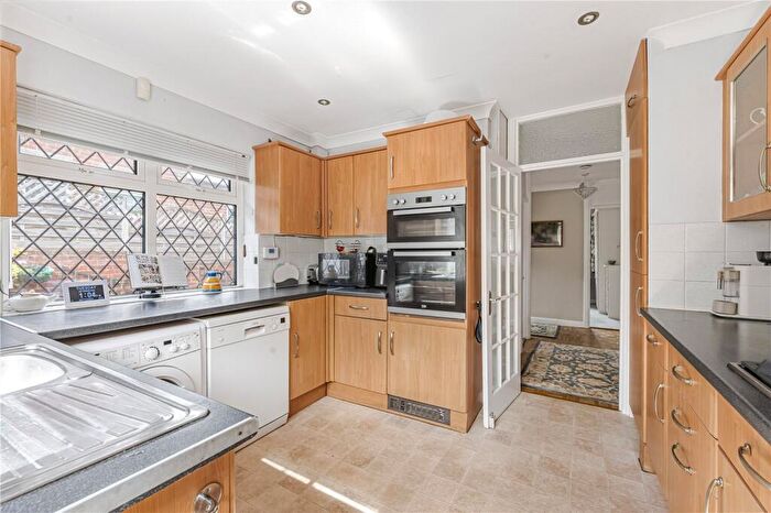 2 Bedroom Bungalow For Sale In Turnpike Drive, Orpington, BR6
