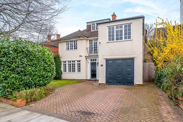 4 Bedroom Detached House For Sale In Hitherwood Drive, West Dulwich, SE19