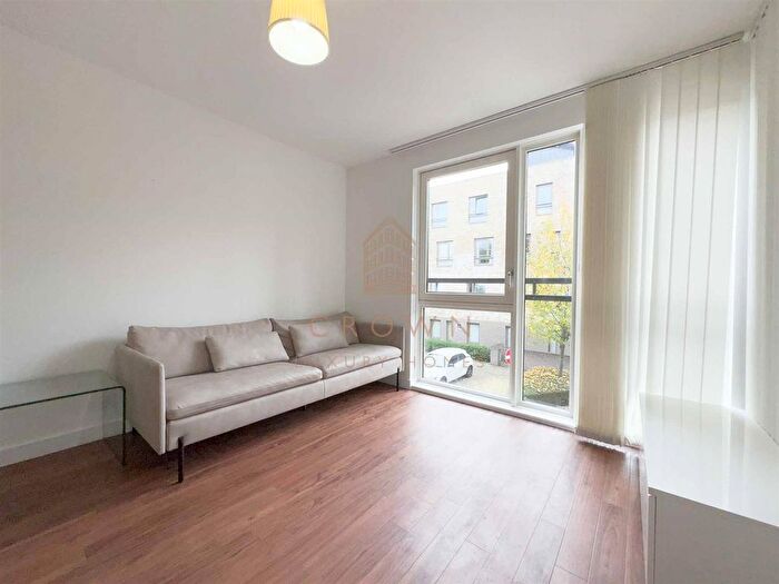 2 Bedroom Flat To Rent In Blondin Way, London, SE16