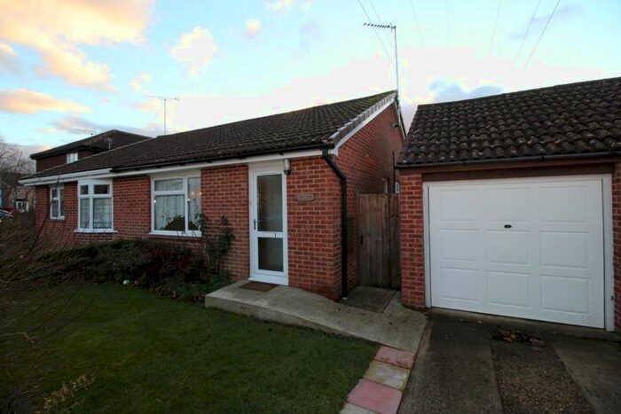 2 Bedroom Bungalow To Rent In Lakemead, Ashford TN23