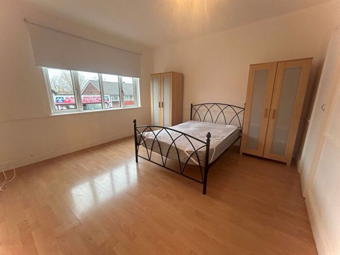 Studio To Rent In Central Road, Morden, SM4