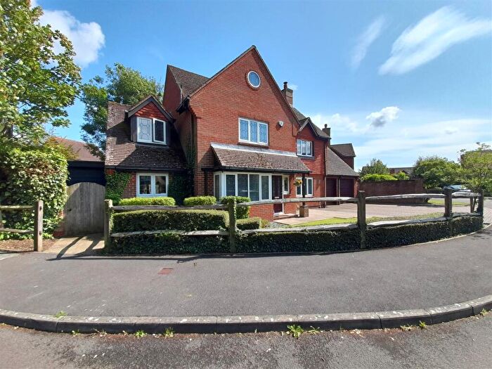 4 Bedroom Detached House For Sale In Hunters Mews, Fontwell, BN18