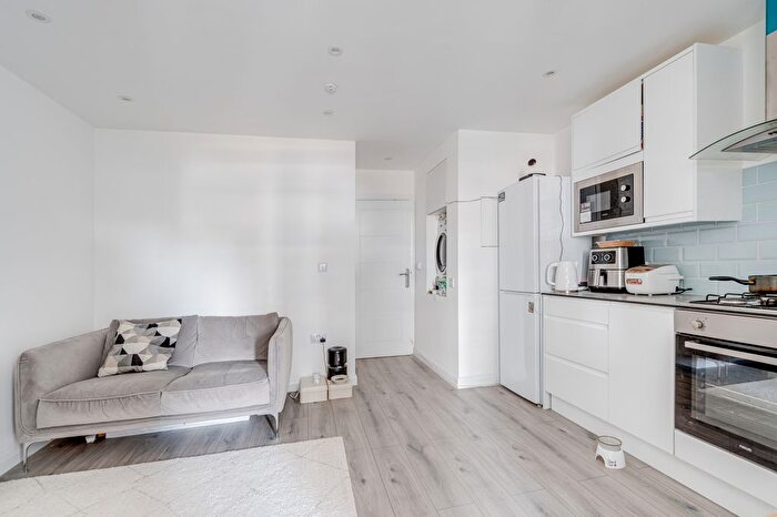 1 Bedroom Flat To Rent In Regents Park Road, Finchley Central, London, N3