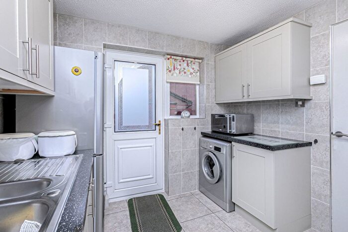 2 Bedroom Semi-Detached Bungalow For Sale In Weavers Crescent, Kirkcaldy, KY2
