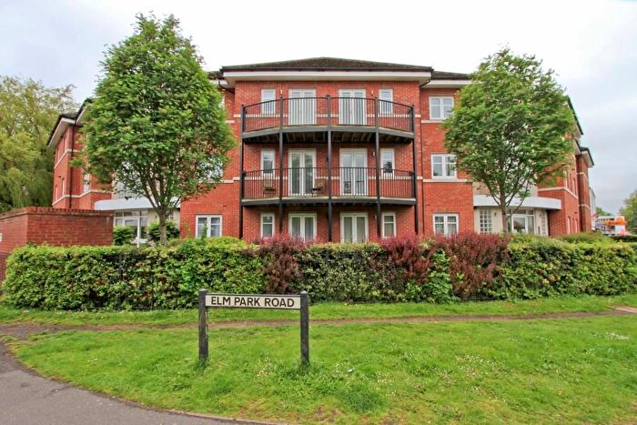 2 Bedroom Flat To Rent In Viewpoint Court, Pinner, HA5
