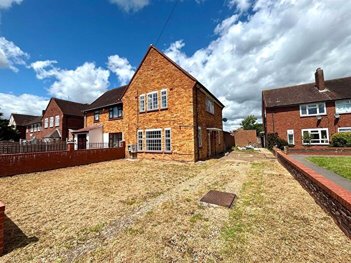 3 Bedroom Semi-Detached House To Rent In Brampton Road, Hillingdon, UB10
