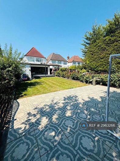 4 Bedroom Detached House To Rent In Mount Pleasant, Ruislip, HA4