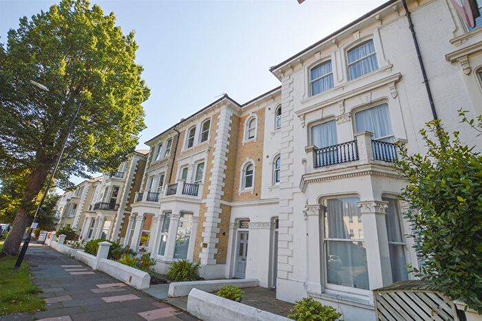 2 Bedroom Flat To Rent In Lushington Road, Eastbourne, BN21