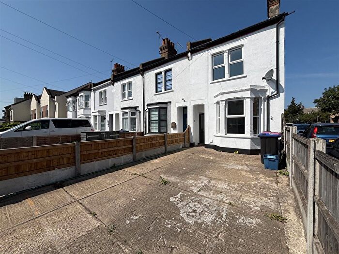 3 Bedroom End Of Terrace House To Rent In North Road, Westcliff-On-Sea, SS0