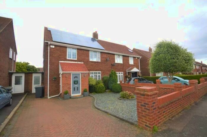 3 Bedroom Property To Rent In Bretts Mead Luton, LU1