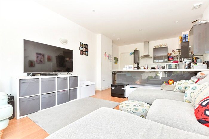 2 Bedroom Flat For Sale In Wood Street, East Grinstead, West Sussex, RH19
