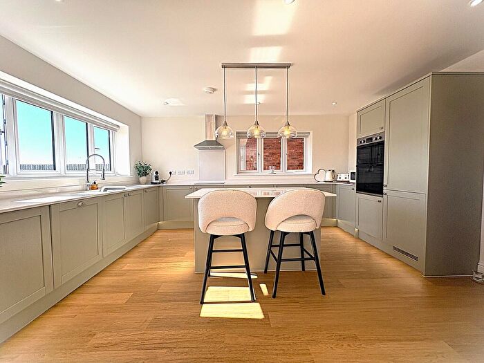 4 Bedroom Chalet To Rent In Rose Gardens, Manea, March, PE15