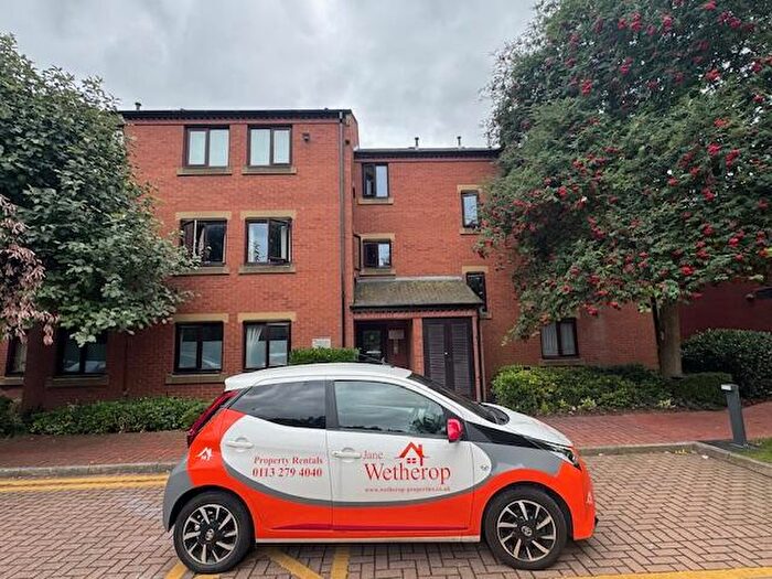 1 Bedroom Flat To Rent In Chantrell Court, Leeds, West Yorkshire, LS2