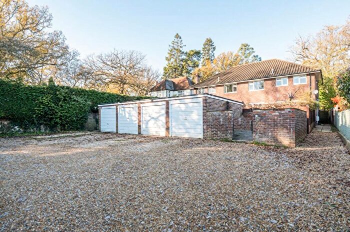 2 Bedroom Maisonette For Sale In Corinthian Road, Chandler's Ford, Hampshire, SO53