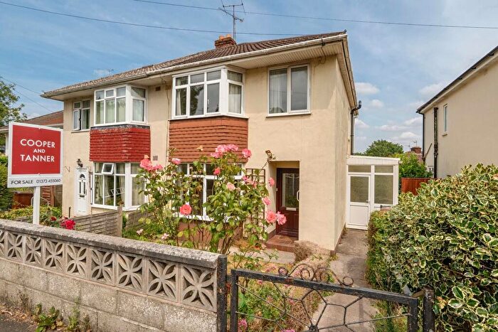 3 Bedroom Semi-Detached House For Sale In Robins Lane, Frome, BA11