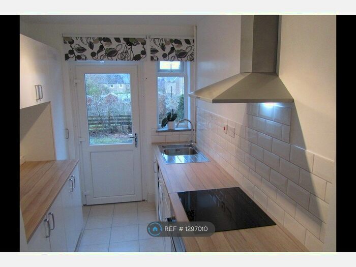 3 Bedroom Flat To Rent In Broomhouse Crescent, Edinburgh EH11