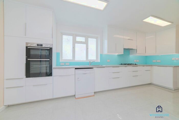 5 Bedroom Semi-Detached House To Rent In Sandringham Gardens, London, N12