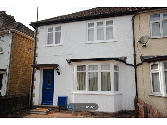 3 Bedroom Semi-Detached House To Rent In Green End Road, Cambridge, CB4