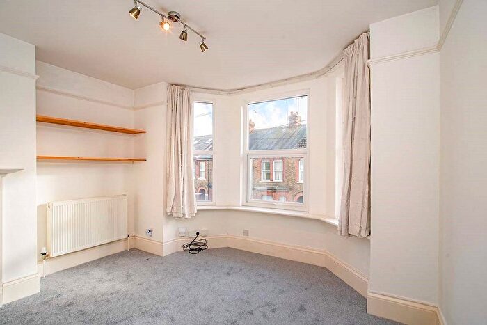 1 Bedroom Maisonette To Rent In Queens Place, Watford, Hertfordshire, WD17