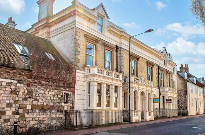 2 Bedroom Apartment For Sale In Southover High Street, Lewes, BN7