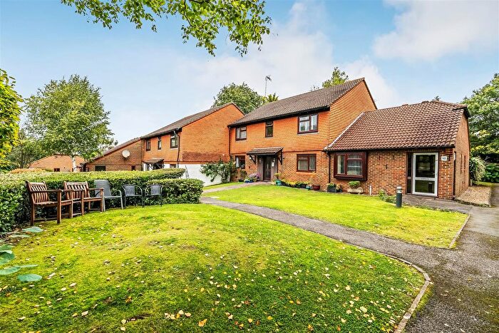 1 Bedroom Bungalow For Sale In Broadmead, Ashtead, KT21