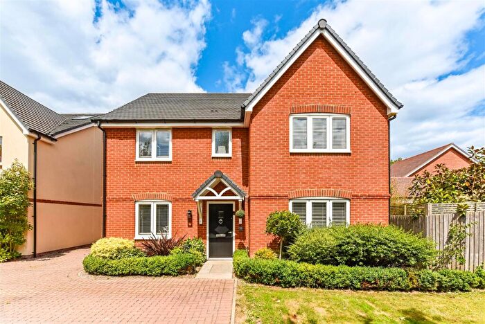 4 Bedroom Detached House For Sale In Westhampnett, PO18