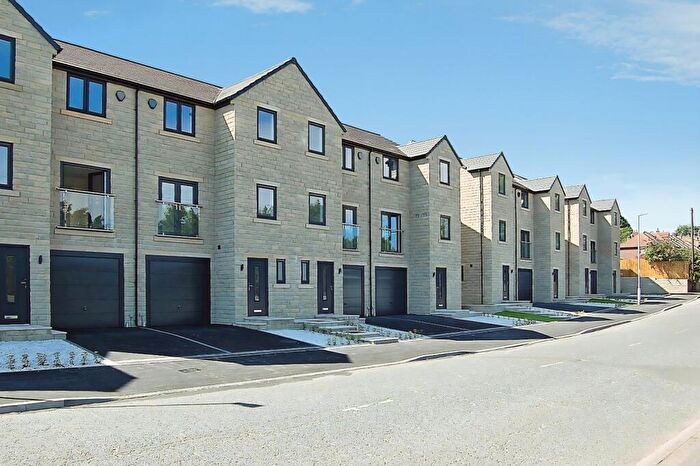 4 Bedroom Terraced House To Rent In Lillands Lane, Brighouse, West Yorkshire, HD6