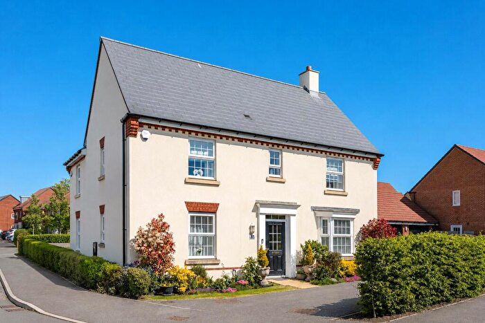 4 Bedroom Detached House For Sale In Erghum Lane, Devizes, Wiltshire, SN10