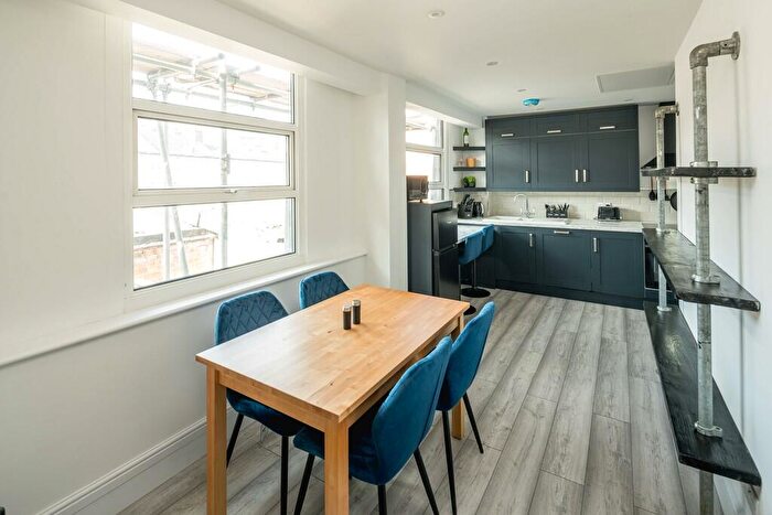 2 Bedroom Apartment For Sale In Southampton Way, London, SE5