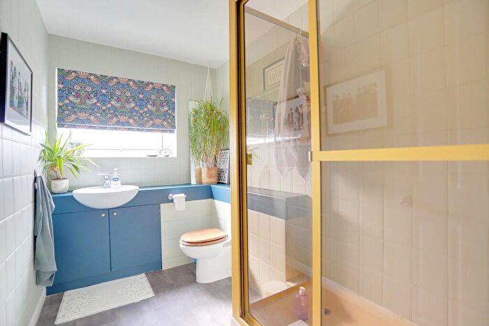 2 Bedroom Apartment To Rent In High Beech, Eversley Park Road, N21