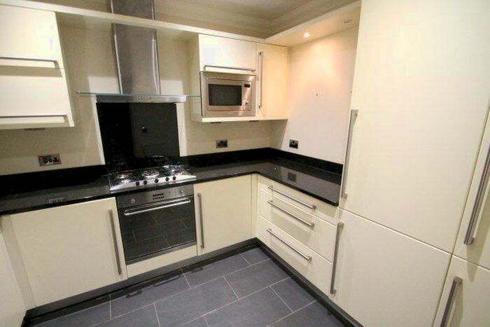 2 Bedroom Flat To Rent In Glebe Knoll, Bromley, BR2