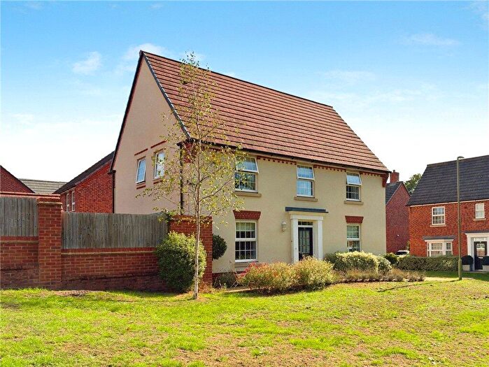 4 Bedroom Detached House For Sale In Scoreys Crescent, Ampfield, Romsey, Hampshire, SO51