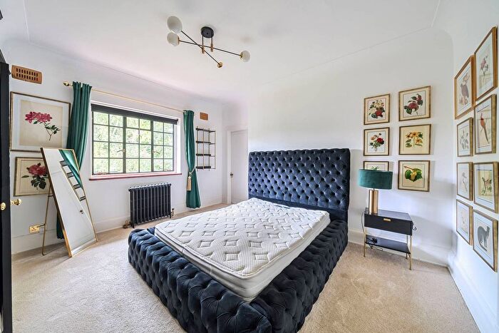 1 Bedroom Flat To Rent In North Drive, Streatham Park, London, SW16