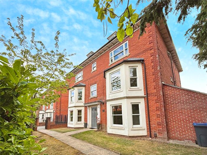 2 Bedroom Apartment For Sale In Brownlow Road, Reading, Berkshire, RG1