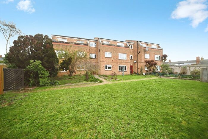 2 Bedroom Flat For Sale In Gladstone Street, Taunton, TA2