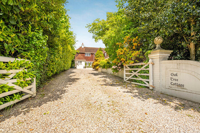 4 Bedroom Detached House For Sale In New Road, Windlesham, GU20