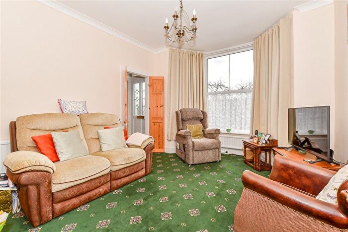 3 Bedroom Semi-detached House For Sale In Station Road, Headcorn, Kent, TN27