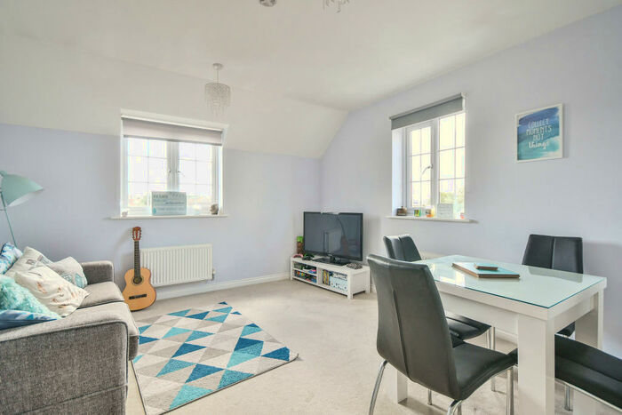 2 Bedroom Apartment To Rent In Taw Hill, SN25