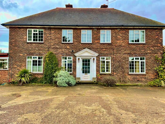 5 Bedroom Farm House To Rent In Stirling House, Rye Street, Cliffe, ME3