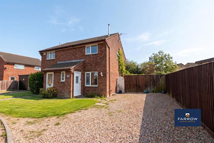 2 Bedroom Semi-Detached House For Sale In Yardley Way, Grimsby, DN34
