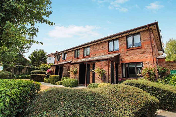 1 Bedroom Flat For Sale In Maple Gate, Loughton, IG10