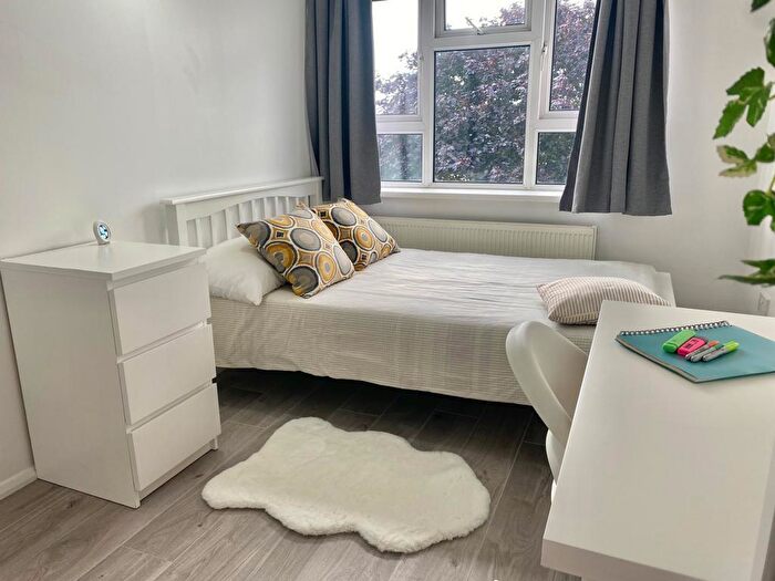 4 Bedroom Apartment To Rent In Halesowen House, Meriden Road, PO5