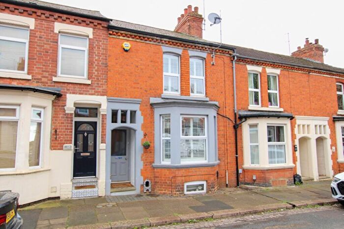 3 Bedroom Terraced House For Sale In Balmoral Road, Queens Park, Northampton, NN2
