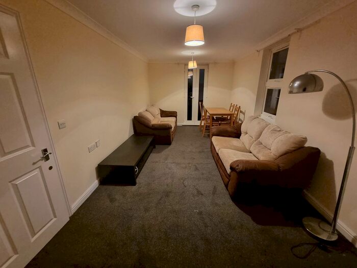 2 Bedroom Flat To Rent In Brayards Road, London, SE15