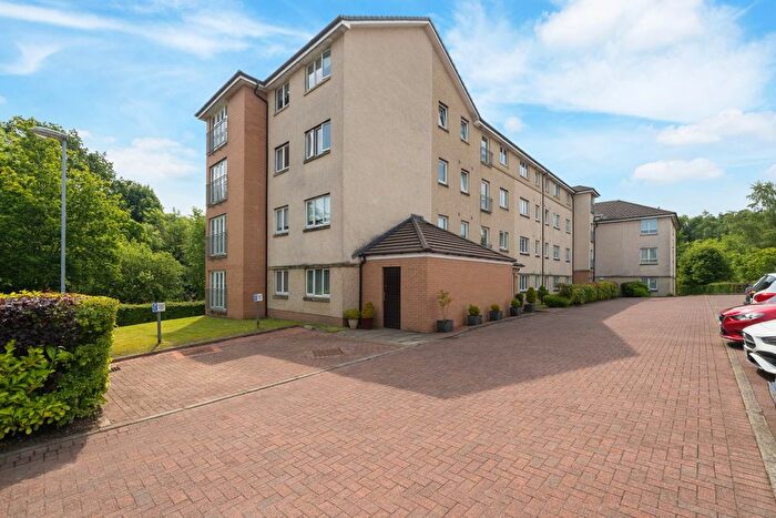 3 Bedroom Flat For Sale In Loch Place, Bridge Of Weir, PA11