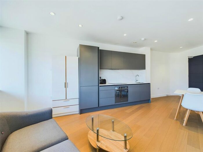 Studio To Rent In New Horizons, London, TW8