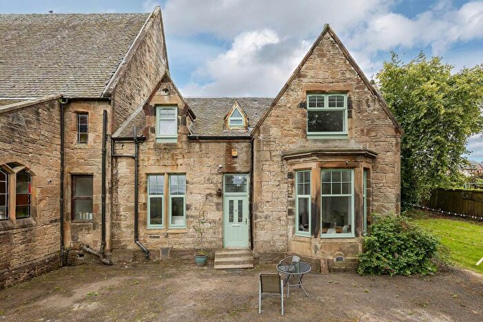 4 Bedroom Semi-Detached House For Sale In Edinburgh Road, Harthill, ML7