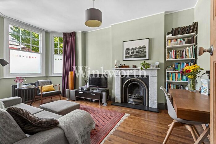 2 Bedroom Apartment For Sale In Sylvan Avenue, London, N22