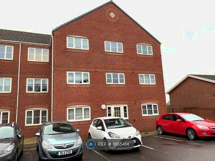 2 Bedroom Flat To Rent In Blenheim Drive, Wednesbury, WS10