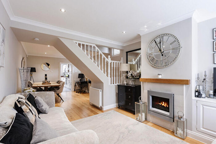 3 Bedroom End Of Terrace House For Sale In Hills Chace, Brentwood, CM14